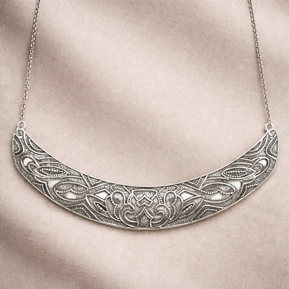 Silpada Retired “Ahead of the Curve” Sterling Silver Crescent Necklace